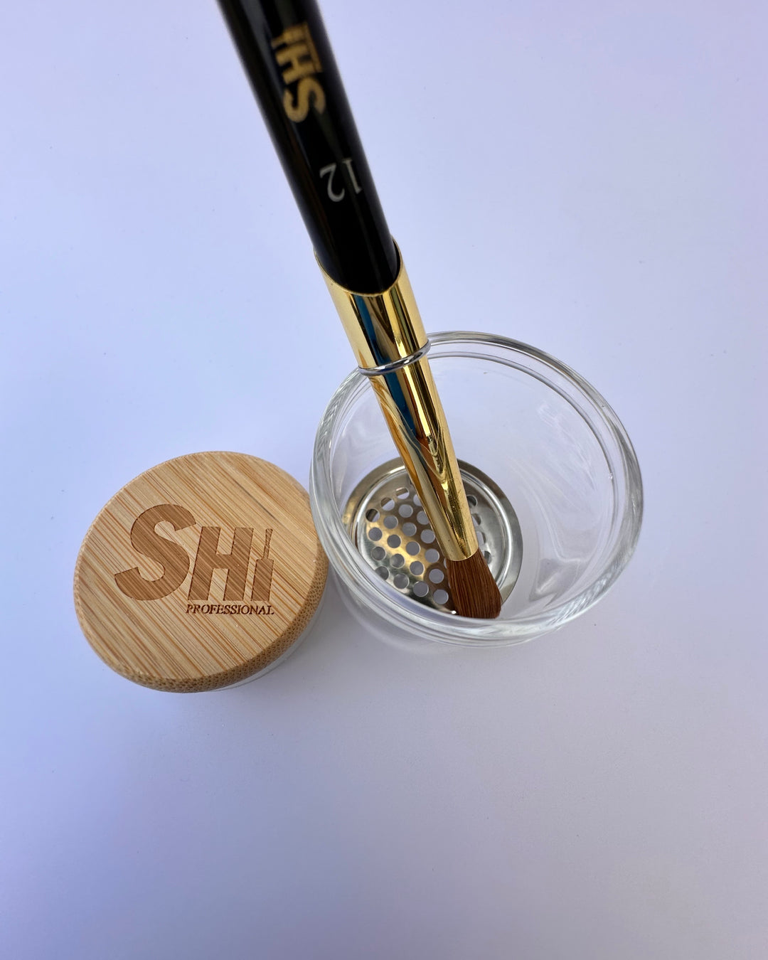 Upgrade your nail space with the SHi® Dappen Dish Pro - the ultimate solution for nail art professionals! This innovative dish is designed to enhance your nail art experience and elevate your work to the next level. Shi Professional