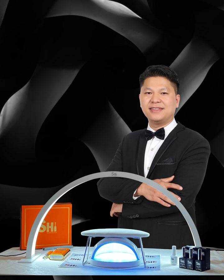 Half Moon Arc LED Table Lamp — the ultimate solution for impeccable lighting. With a blend of precision and luxury, this lamp is crafted to meet the unique needs of nail artists, providing optimal visibility for flawless creations. Shi Professional